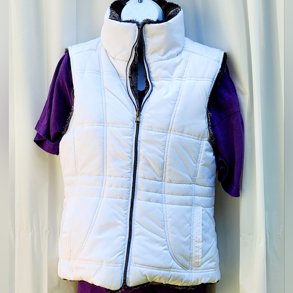 ReversibleThick and Cozy Ladies Puffer / Faux Fur Vest - Picture 4 of 10